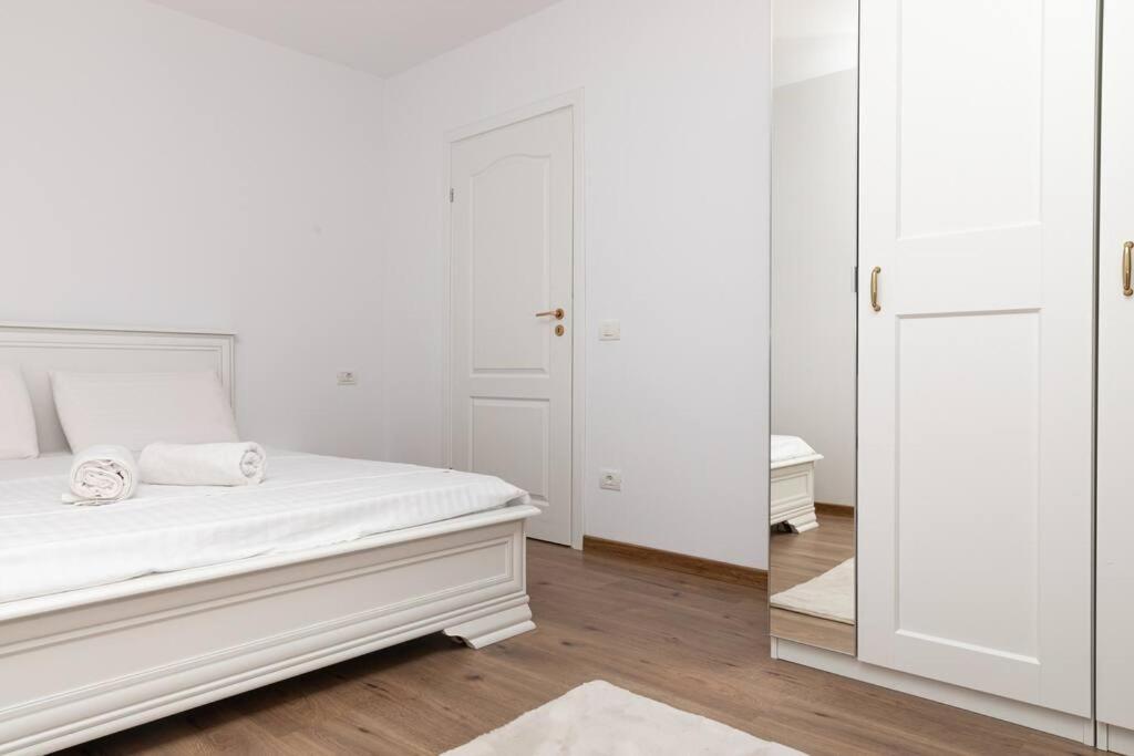 Enescu 3 City Center Flat Тимишоара Экстерьер фото